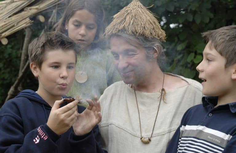 Ausfugstipp: Zeitreise am Bodensee – Pfahlbauten locken Familien in die Bronzezeit – Das ist NEU!