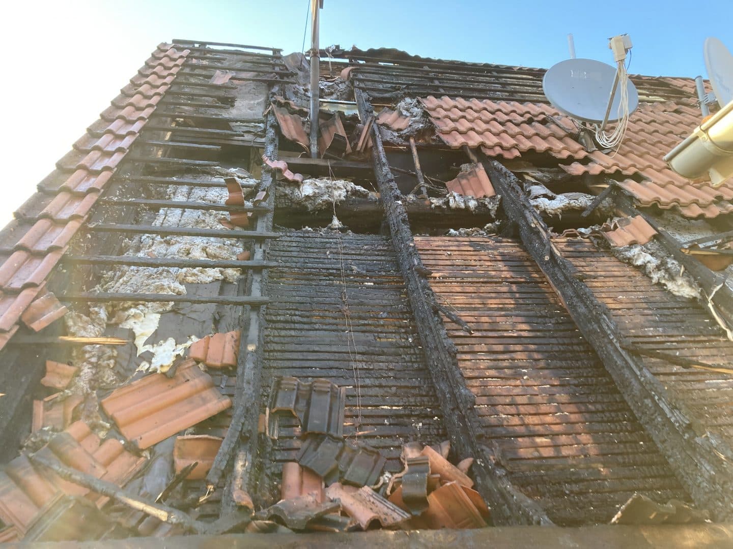 Dachstuhlbrand in Haiterbach: Feuerwehr verhindert Katastrophe – keine Verletzten! IMG 1286
