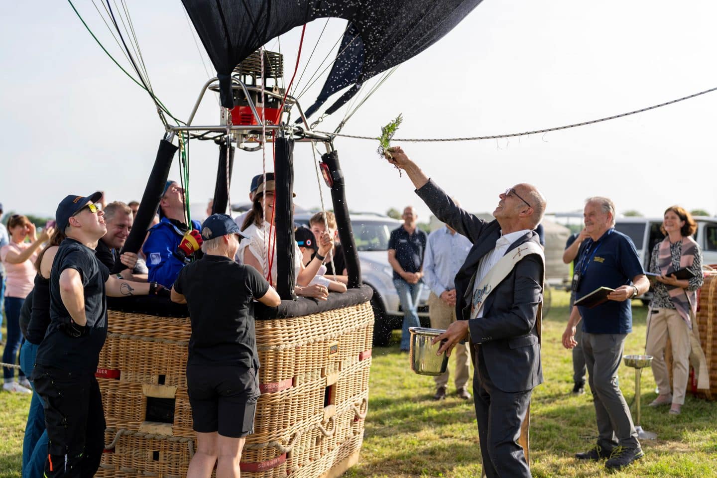 Himmelsspektakel! Über 20 Ballons schwebten über dem Europa-Park 1 Himmelsspektakel! Über 20 Ballons schwebten über dem Europa-Park PM25 Ballonfestival Segen
