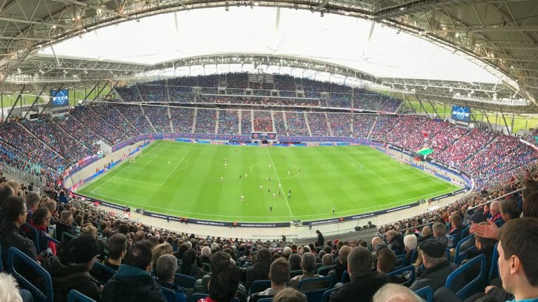 Irres Spiel in Leipzig! Poulsen schockt Bayern in letzter Sekunde – Meisterfeier vertagt