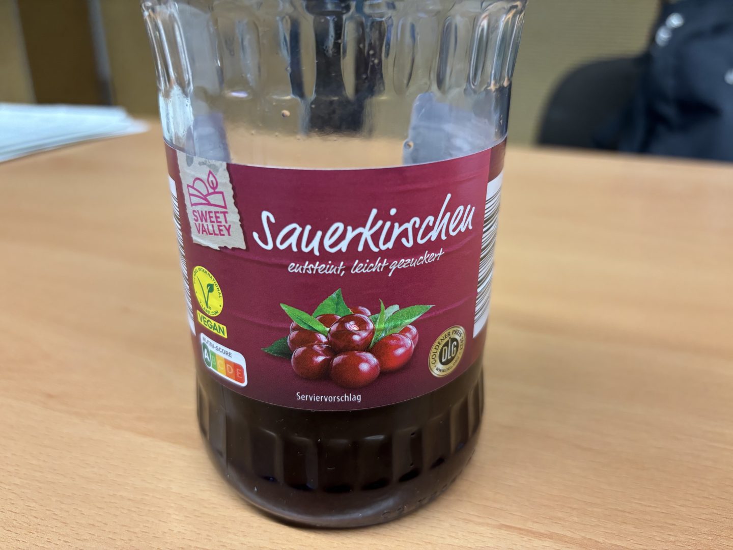 Aldi-Rückruf wegen Glassplittern: Verletzungsgefahr – Beliebte Sauerkirschen könnten gefährlich sein! 250613 12 BE Sauerkirschen Bild
