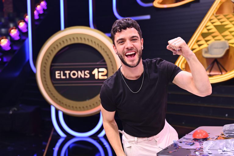 „Eltons 12“: Luca Hänni triumphiert – Chaos-Show mit Quiz-Pleiten, Teddybären-Drama und Top-Quote!