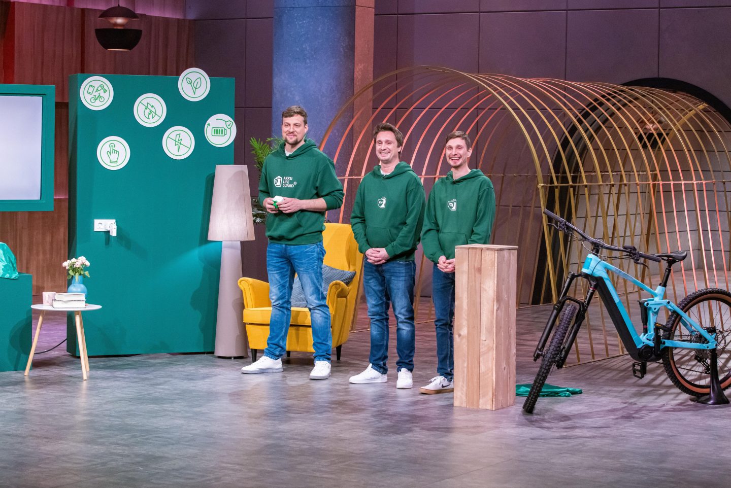 Die Höhle der Löwen: Akku Life Guard – Dieses Gadget schützt Akkus, macht Laden sicherer & effizienter A0E1F 9