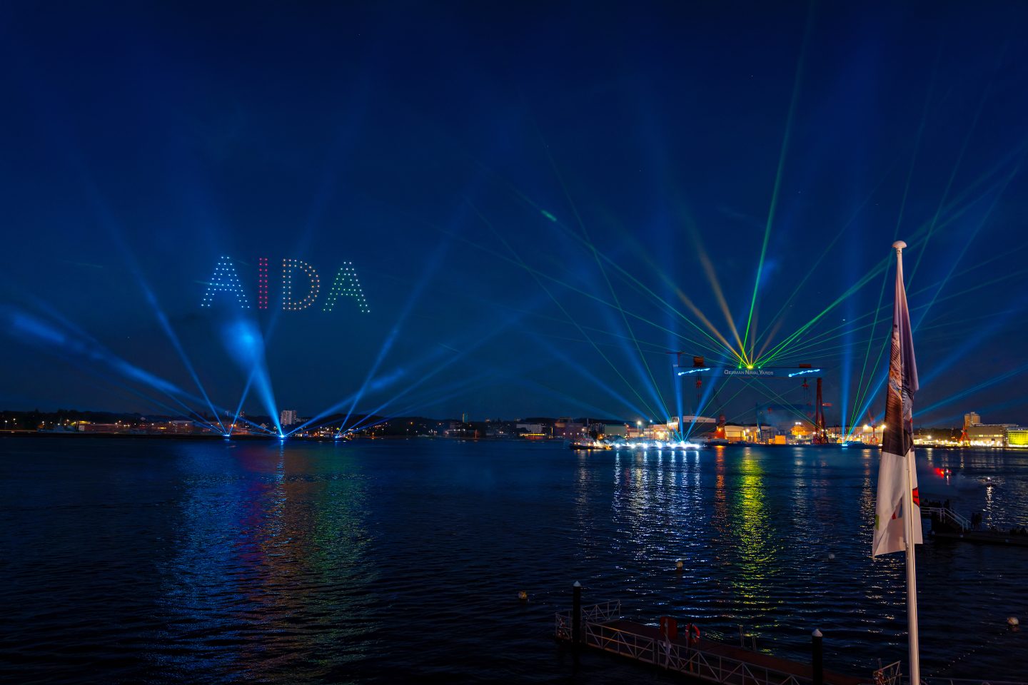AIDA krönt die Kieler Woche 2025: Spektakuläres Finale mit Drohnen, Feuerwerk und Gänsehautmomenten