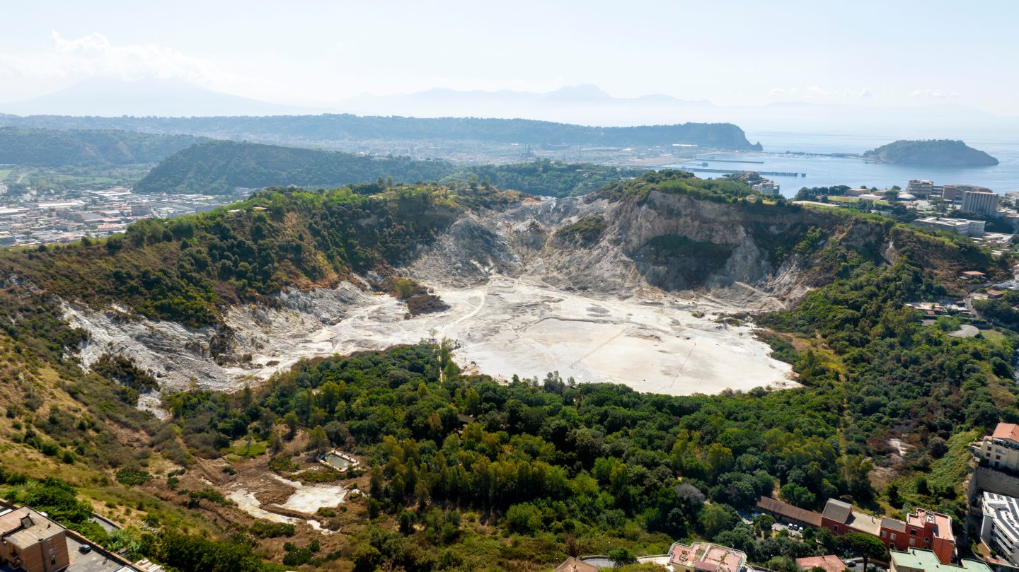 Supervulkan Campi Flegrei bebt: Heftiges Erdbeben (4,6) bei Neapel – stärkstes seit 40 Jahren!