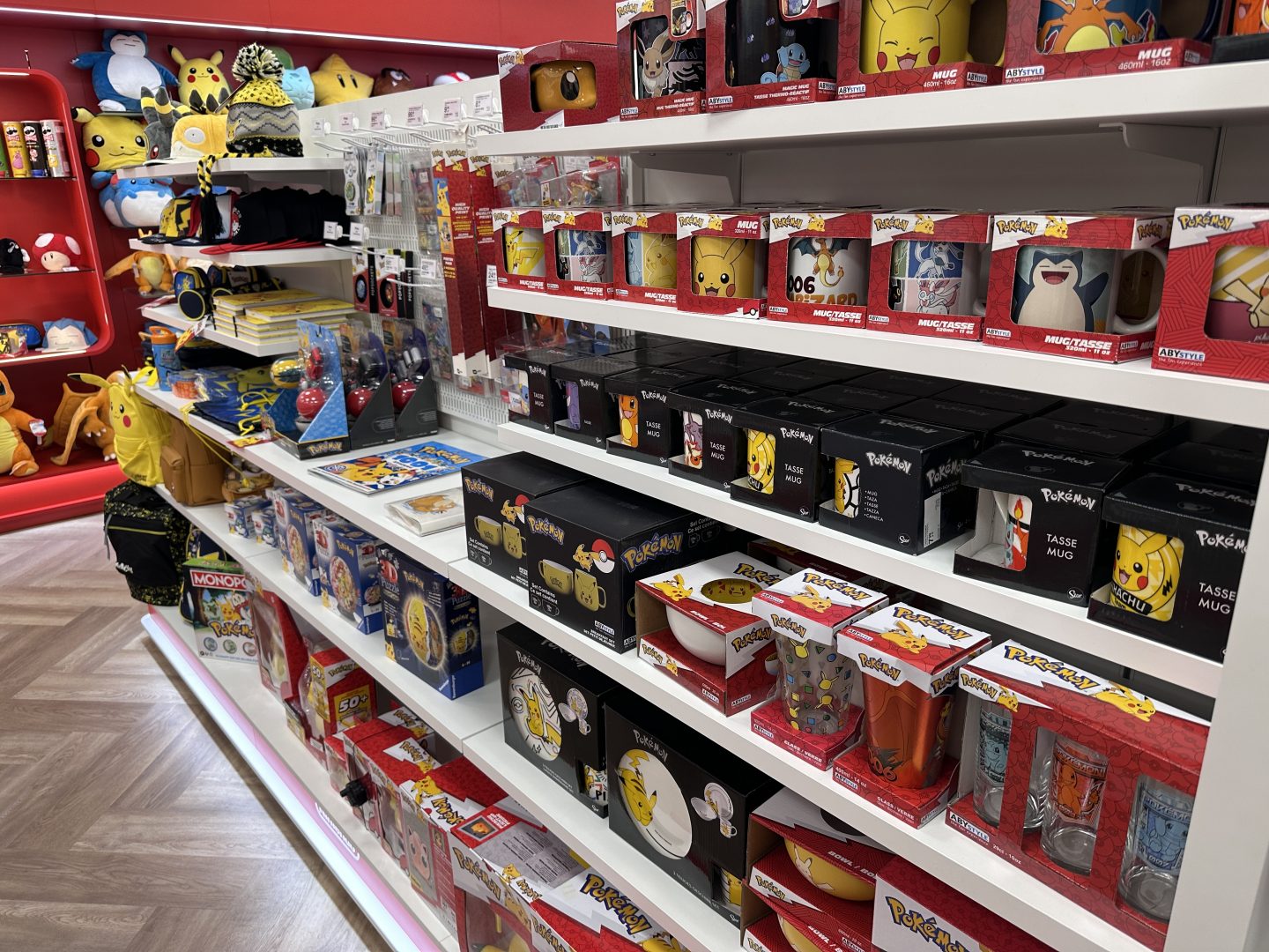 Super Mario zieht nach Ulm! Erster Nintendo-Shop Europas startet in Baden-Württemberg M ller Nintendo Store in Store 04