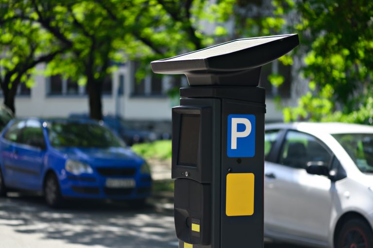 Achtung dreister Betrug! ADAC warnt vor fieser QR-Code-Falle an Parkautomaten