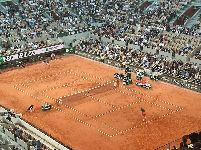 French Open 2025: Alexander Zverev steht nach kurioser Aufgabe im Viertelfinale