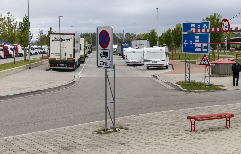 „Hier will keiner bleiben“ – ADAC deckt gravierende Mängel an Raststätten für Camper auf