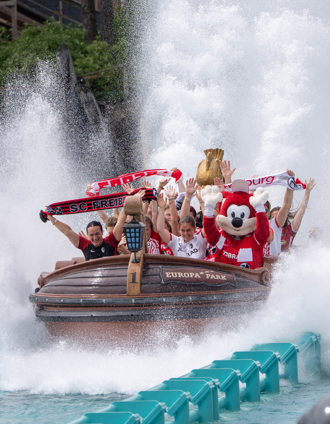 SC Freiburg Fantag im Europa-Park – mit Julian Schuster, Achterbahnen und jeder Menge Fanliebe! image 15
