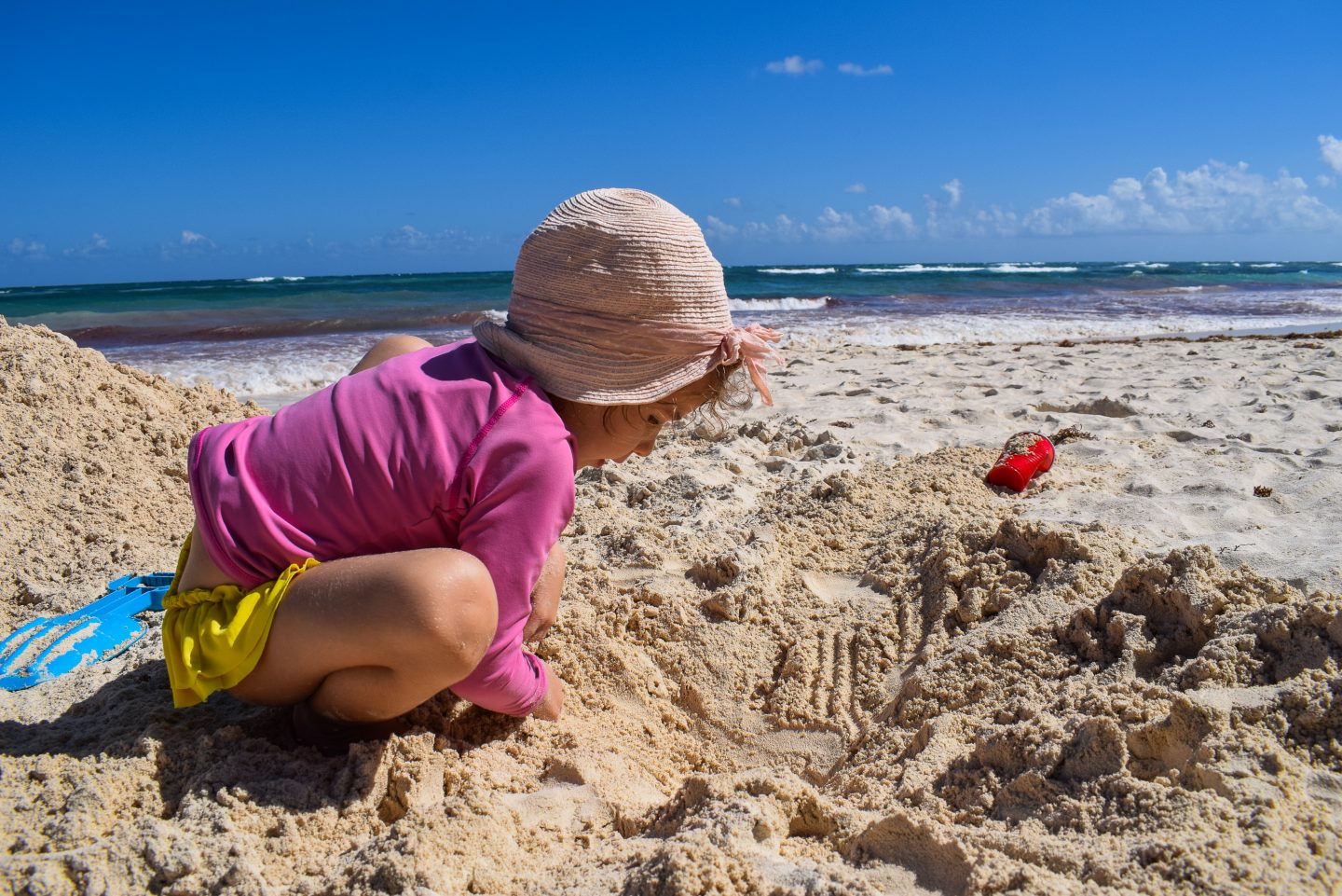 Schutz vor Sonnenbrand: So gut schützt UV-Kleidung Kinder wirklich – worauf Eltern achten müssen