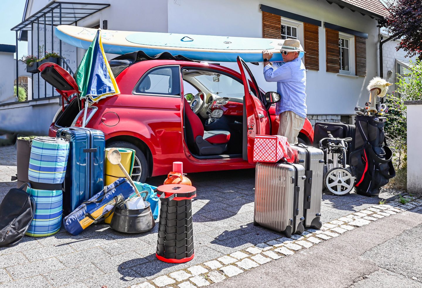 Sicher in die Sommerferien starten: Auto falsch gepackt? Diese Fehler können im Urlaub lebensgefährlich werden