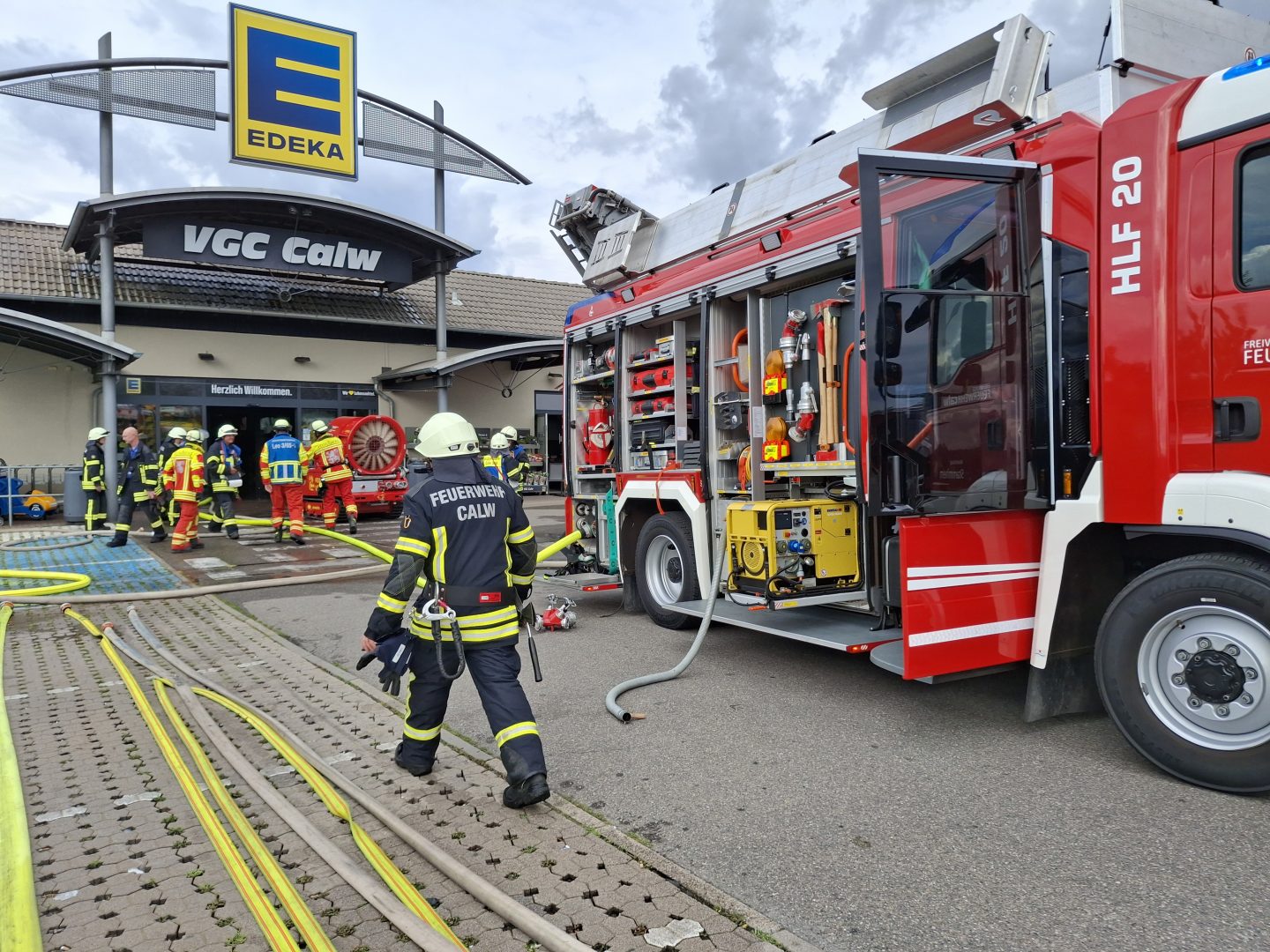 Millionenschaden in Calw: Defekter Leergutautomat setzt Supermarkt in Brand