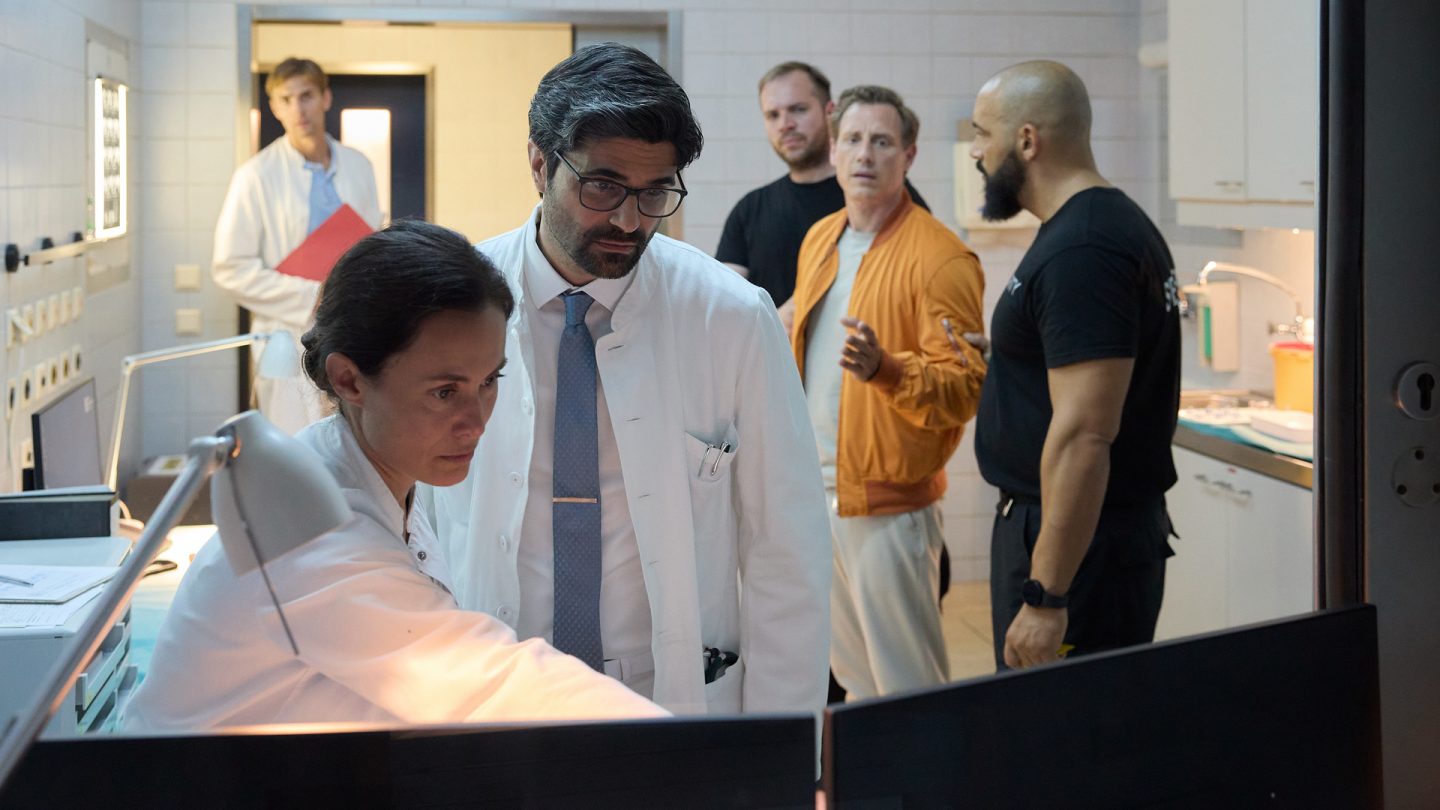 "Dr. Nice – Hand aufs Herz" heute: Chirurgen-Genie verliert alles durch Unfall-Drama 2 "Dr. Nice – Hand aufs Herz" heute: Chirurgen-Genie verliert alles durch Unfall-Drama 84076 3 20