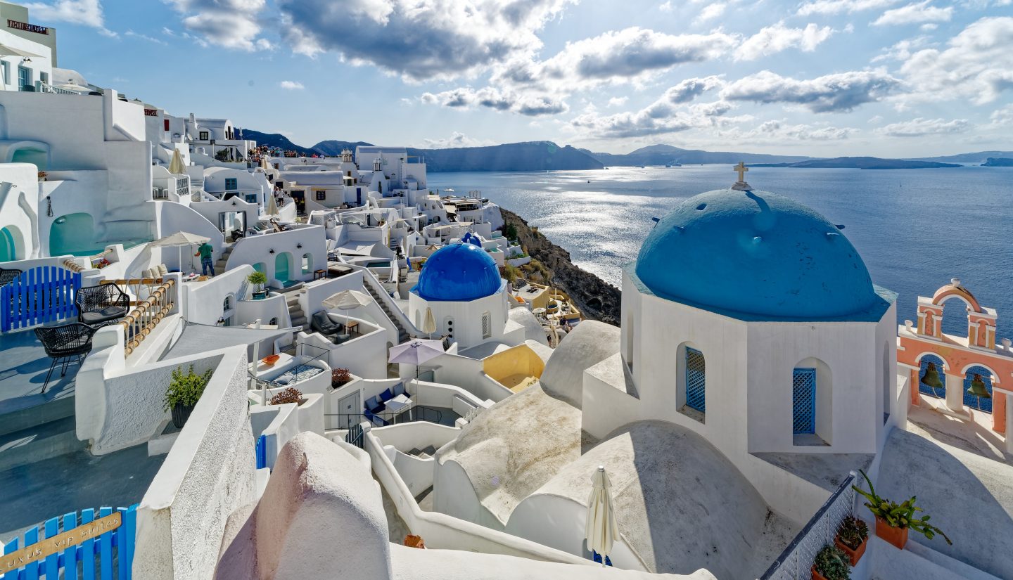Urlaub 2025: Diese Städte machen jetzt dicht – Verbote, Strafen, neue Touristen-Steuern! Das ikonische Oia auf Santorin. 15