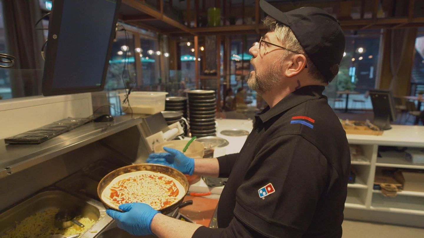Undercover Boss bei Domino’s Pizza: RTL zeigt heute, wie der Chef selbst zum Pizzabote wird