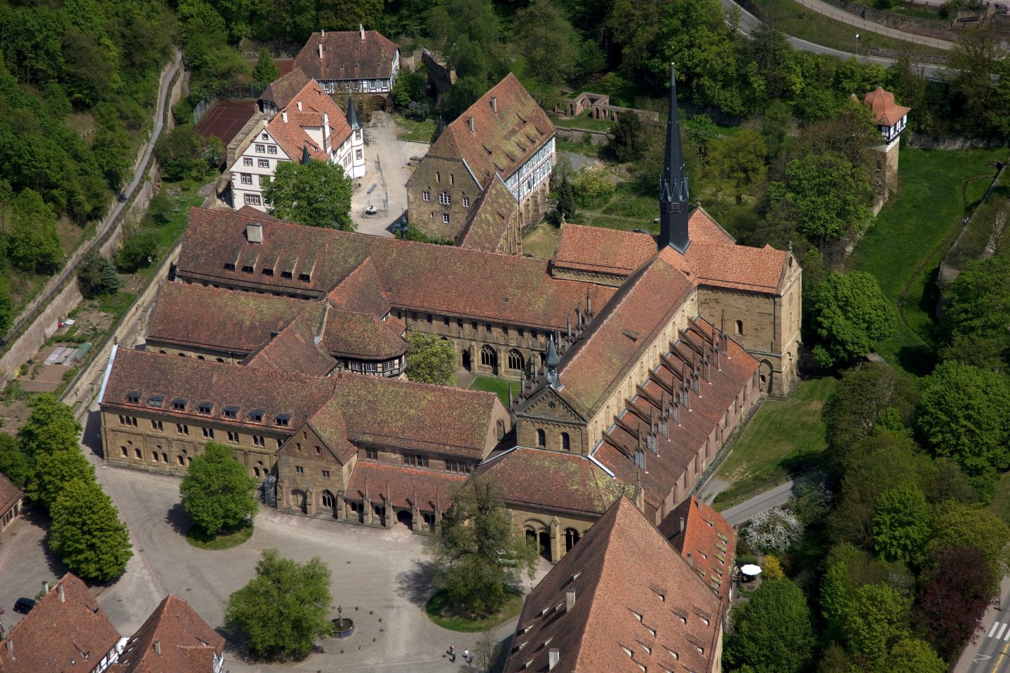 Geheimnisvolle Klöster, magische Pilgerwege – Diese spirituellen Orte verzaubern Baden-Württemberg 2 Geheimnisvolle Klöster, magische Pilgerwege – Diese spirituellen Orte verzaubern Baden-Württemberg Reformation Kloster Maulbronn %C2%A9TMBW Mende