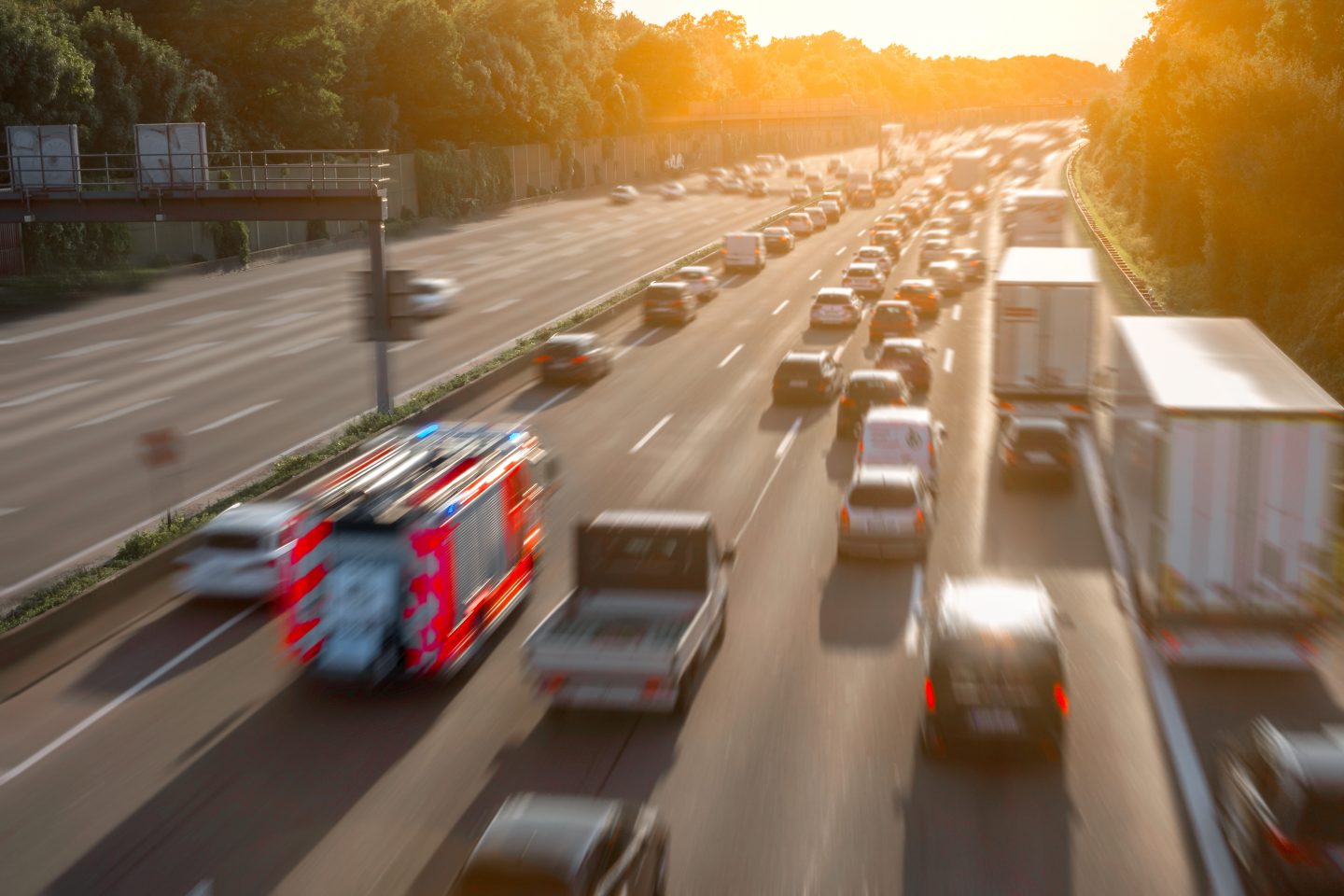 Ferien-Stau auf A5 & A81: ADAC warnt vor diesem tödlichen Fehler auf der Autobahn