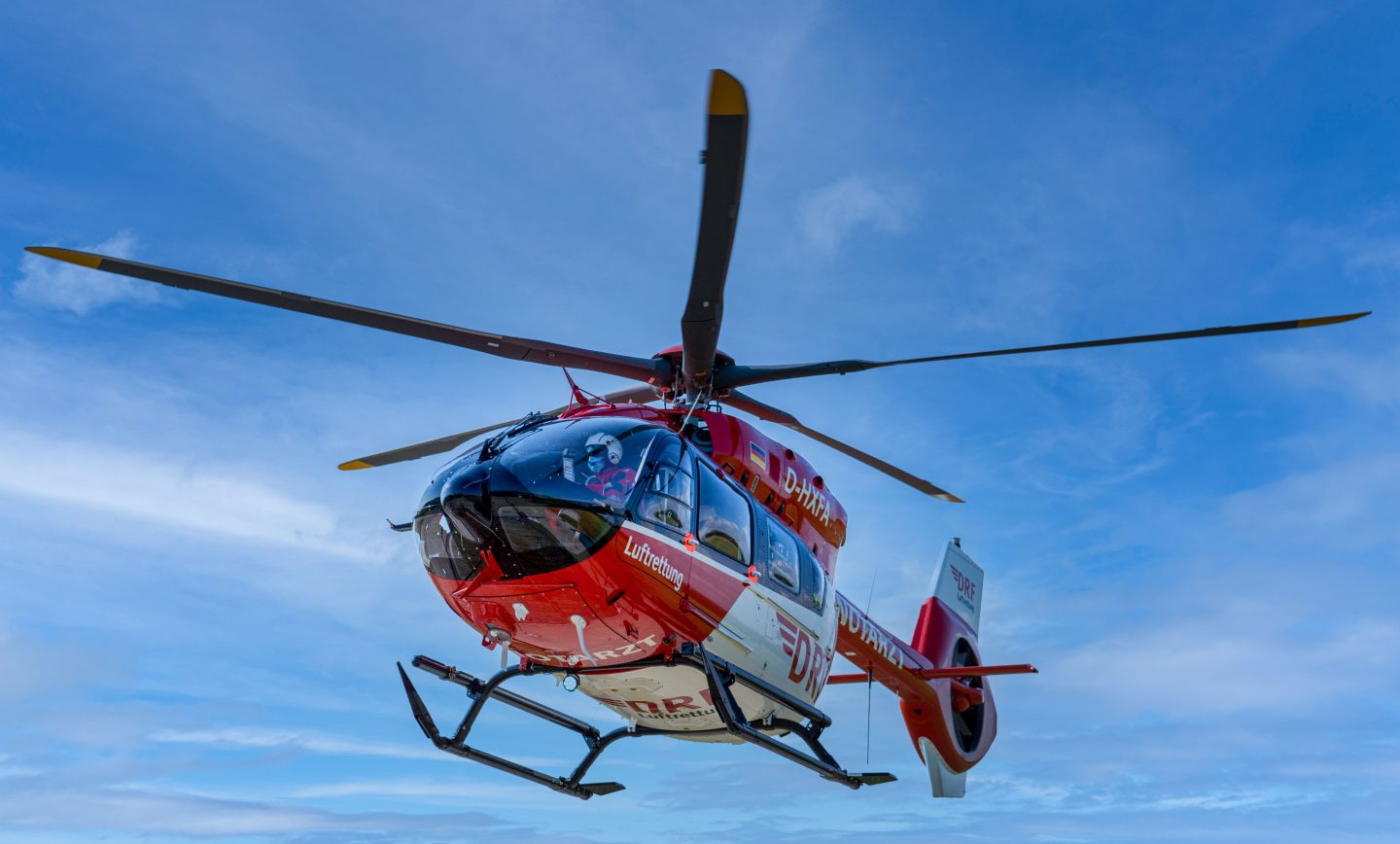 Motorradfahrer bei Überholmanöver nahe Oppenau schwer verletzt – Rettung per Hubschrauber