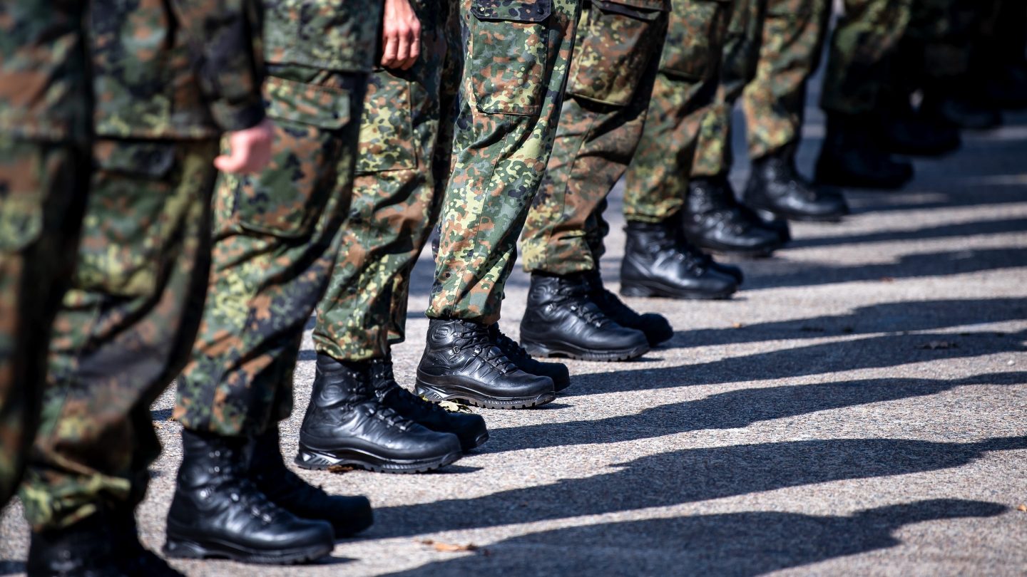 Wehrpflicht-Comeback? 73 % der Deutschen sagen Ja – Junge Menschen mehrheitlich dagegen