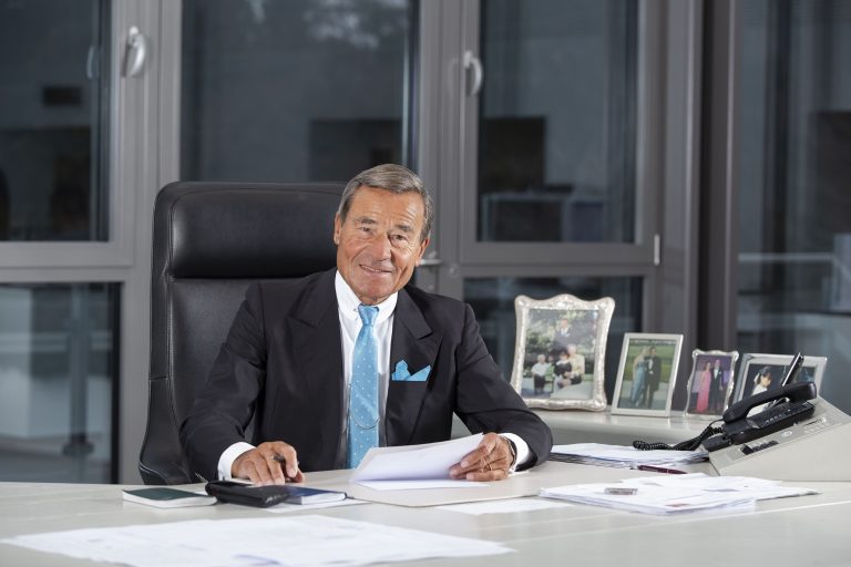 Wolfgang Grupp (83) im Krankenhaus – Rettungshubschrauber landet vor seiner Villa in Burladingen