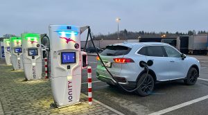 ADAC kritisiert Kosten-Schock an der Ladesäule: Ad-hoc-Laden an der Autobahn bis zu 62 % teurer ADAC kritisiert Kosten-Schock an der Ladesäule: Ad-hoc-Laden an der Autobahn bis zu 62 % teurer