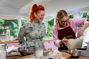 Das große Backen heute: Tea Time, Pesto-Brot und 3D-Torte – wer fliegt in Woche 2 raus?