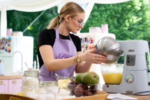 „Das große Backen“ 2025: Drama in Woche 3 – Wer ist raus, wer holt die rote Schürze?