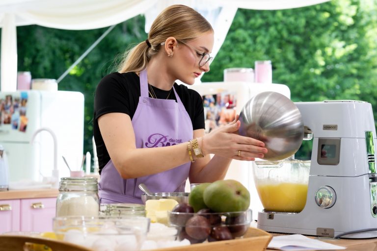 „Das große Backen“ 2025: Drama in Woche 3 – Wer ist raus, wer holt die rote Schürze?