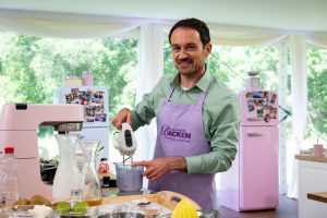 „Das große Backen“: Kiwi-Chaos, Marzipan-Drama und ein Curvy-Cake zum Verlieben!