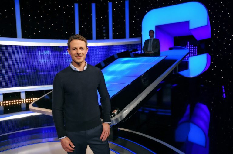ARD stellt Vorabend um: „Gefragt – Gejagt“ mit neuem Sendeplatz – Quiz-Doppel mit „Wer weiß denn sowas?“