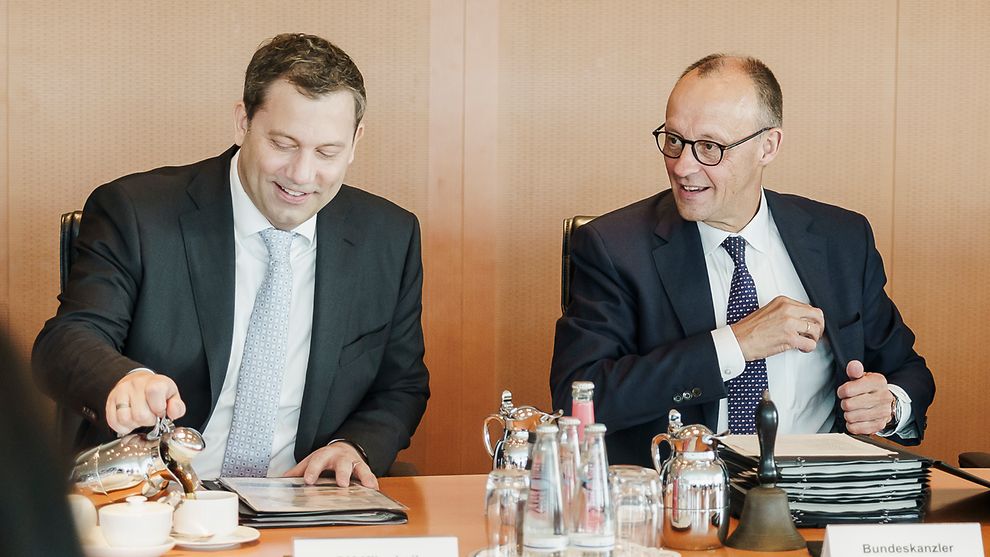 100 Tage neue Bundesregierung: Merz lobt auf X und Frustration bei den Bürgern