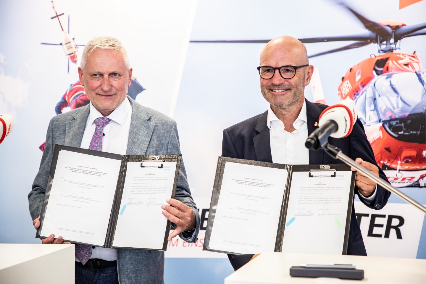 Neue Luftrettungsstation für Baden-Württemberg: „Christoph Ortenau“ hebt ab 2026 in Lahr ab 251108 VertragCHROrtenau Blenke Pracz DRF 1