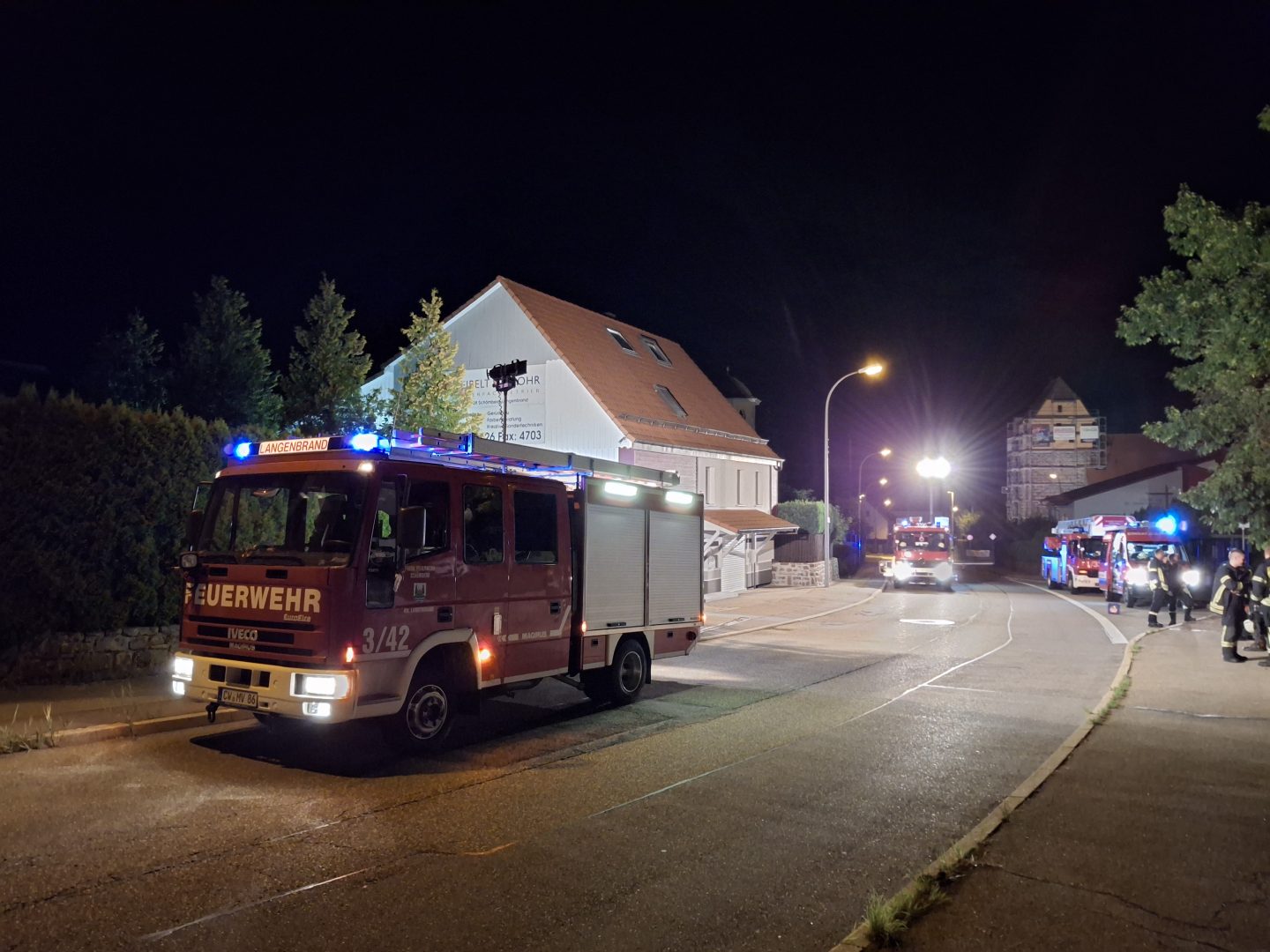 Gasaustritt in Langenbrand: Feuerwehr sperrt Ortsdurchfahrt stundenlang