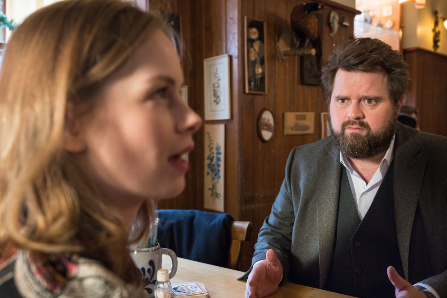 "Ein Fall für zwei" heute: Tödliche Paketbombe zerreißt eine Familie – Eifersucht, Erbschaft oder eiskalte Rache? 79087 1 3