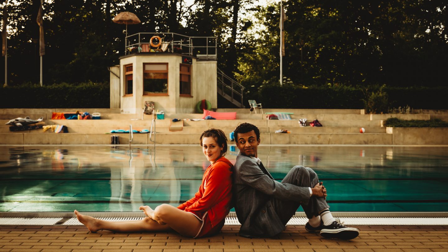 Romantik, Chaos und Pommes: „Für immer Freibad“ heute Abend im ZDF – Sommerfeeling pur und alles steht Kopf