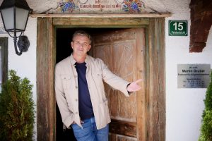 Seite an Seite mit Hans Sigl: „Der Bergdoktor“ sucht Komparsen