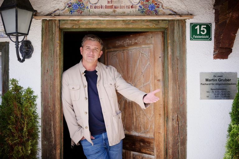 Seite an Seite mit Hans Sigl: „Der Bergdoktor“ sucht Komparsen