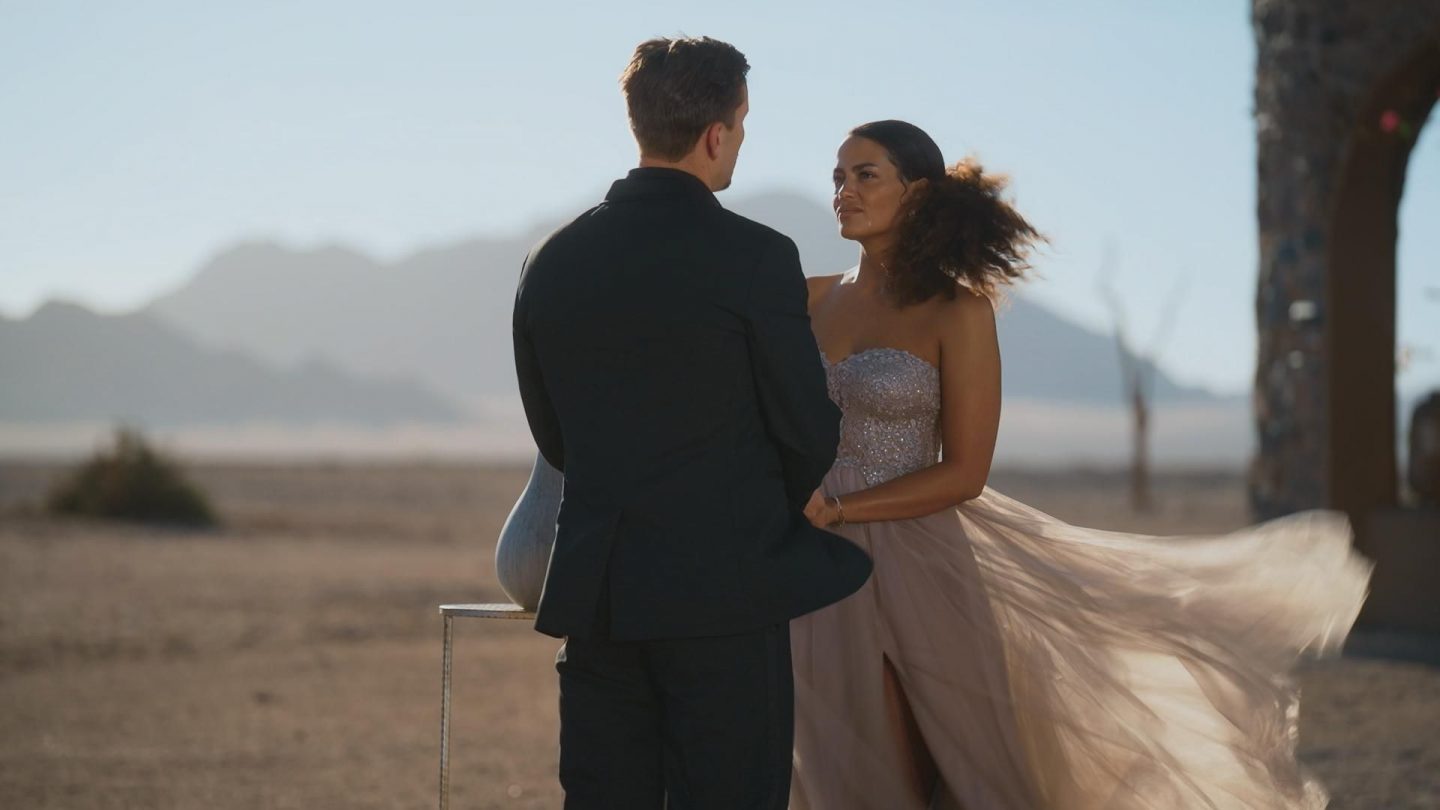 Im großen Finale von „Die Bachelors“ spitzt sich das Drama zu: Tränen, Zweifel und gebrochene Herzen – Wer bekommt heute die letzten Rosen? B6874