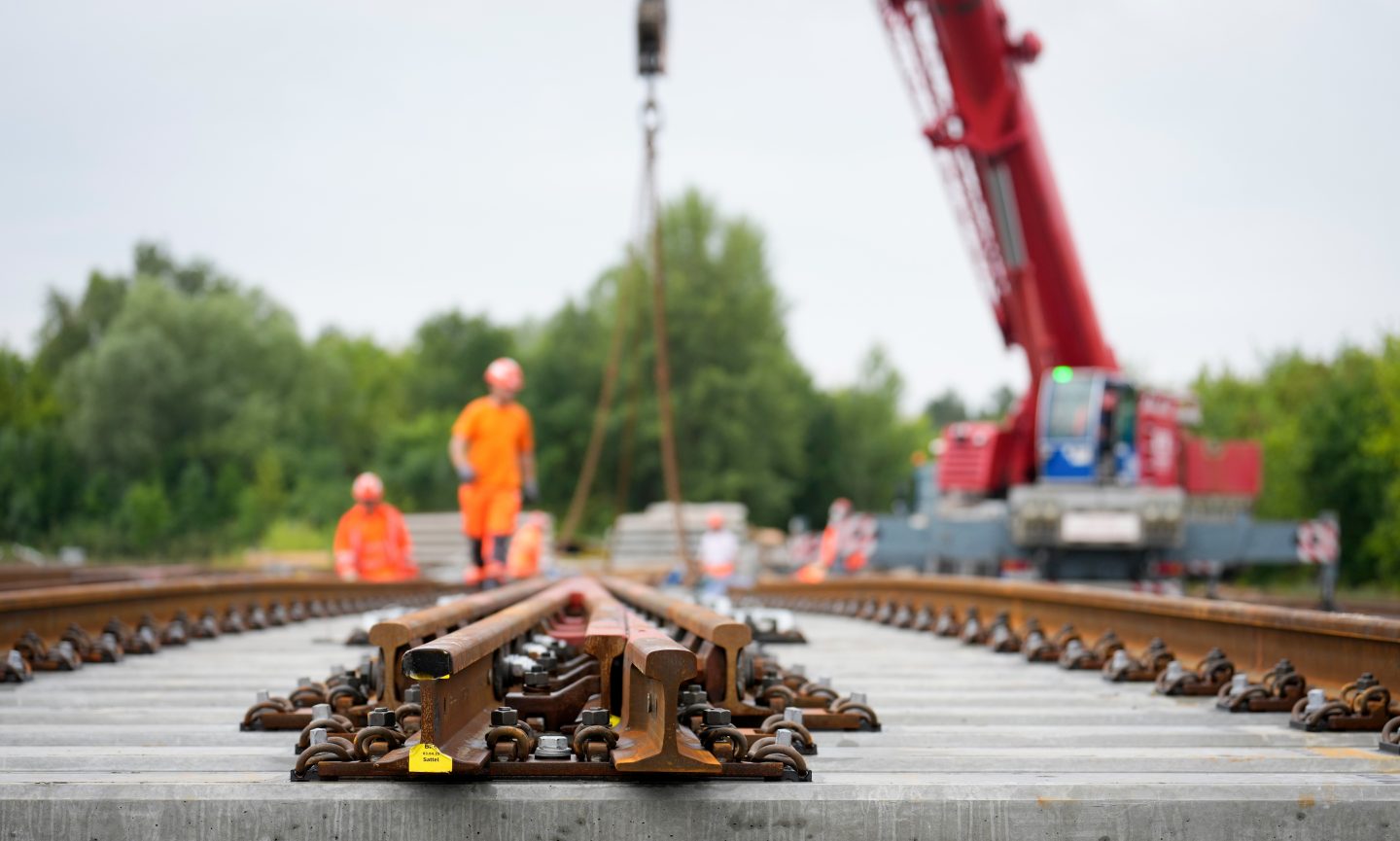 Bahn-Chaos auf Rheintalbahn: Strecke Freiburg–Basel gesperrt – Zugausfälle, Ersatzbusse, lange Wartezeiten