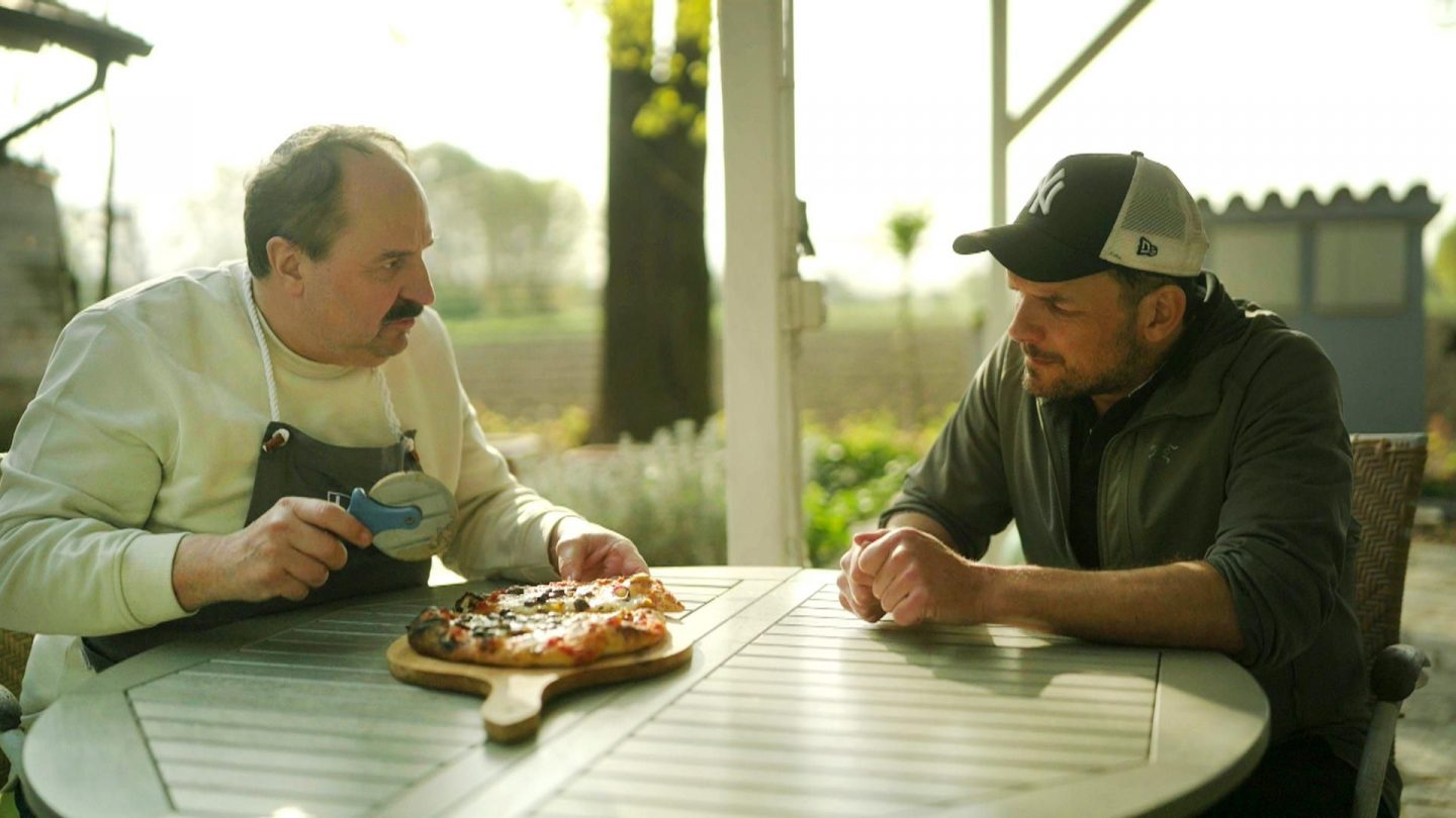 Premiere bei VOX: „Grenzenlos Genial Gekocht mit Henssler und Lafer“ – Zwei Starköche heute auf Mission perfekte Pizza