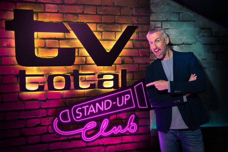 TV total ist wieder da – und Sebastian Pufpaff bringt heute Abend direkt den nächsten Kracher