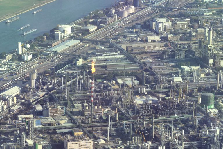 Störung: Produk­taustritt bei BASF in Ludwigshafen – Geruchsbelästigung im Stadtgebiet – Feuerwehr rät Fenster und Türen geschlossen halten