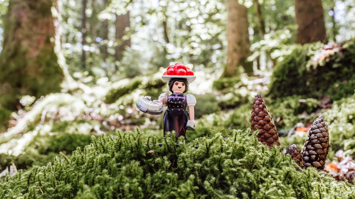 Mit Bollenhut & Kirschtorte: „Schwarzwald Marie“ erobert PLAYMOBIL – 77.000 Stück bereits vorbestellt PLAYMOBIL Schwarzwald Marie %C2%A9 Baiersbronn Touristik Max Guenter 2