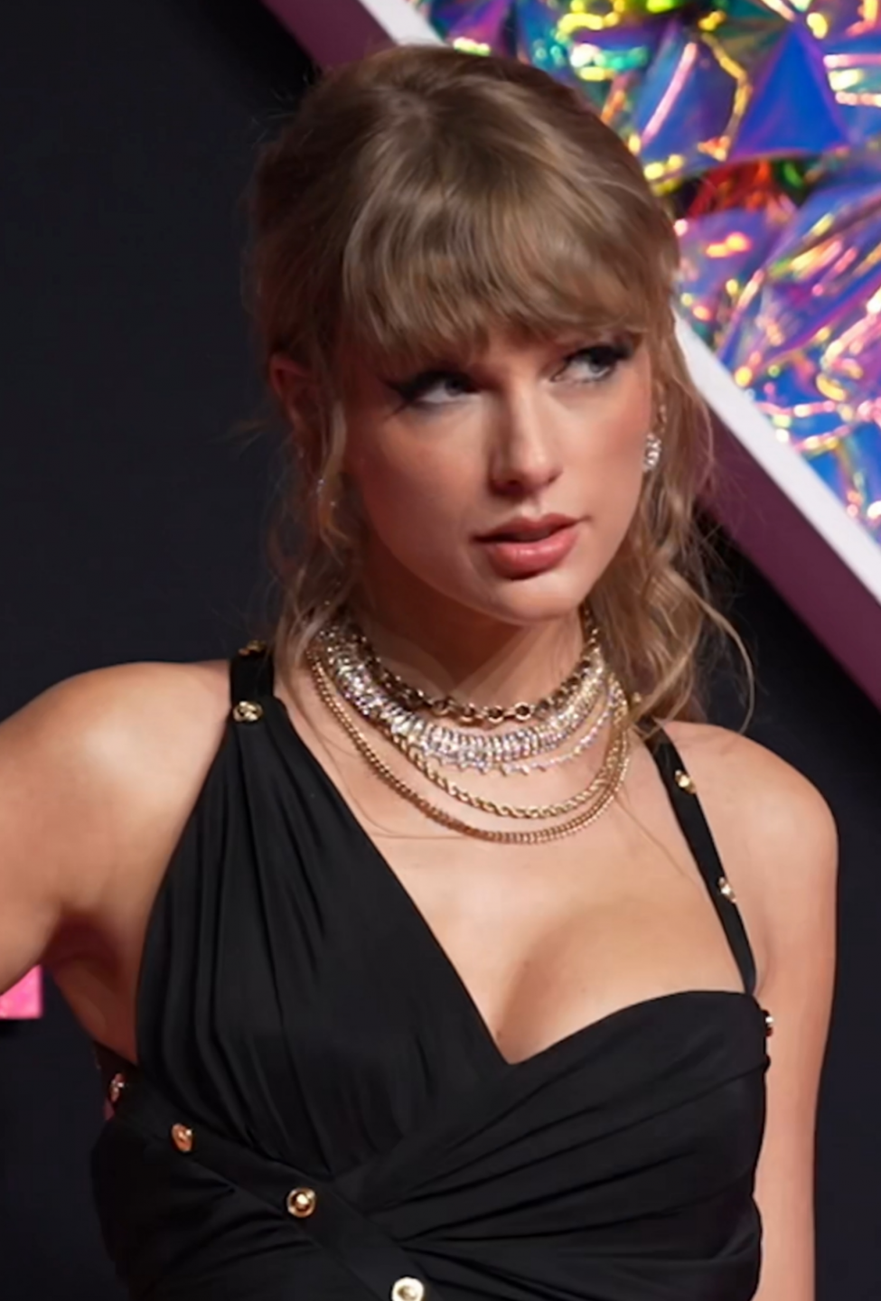 Taylor Swift & Travis Kelce verlobt! Ring-Überraschung beim NFL-Power-Couple