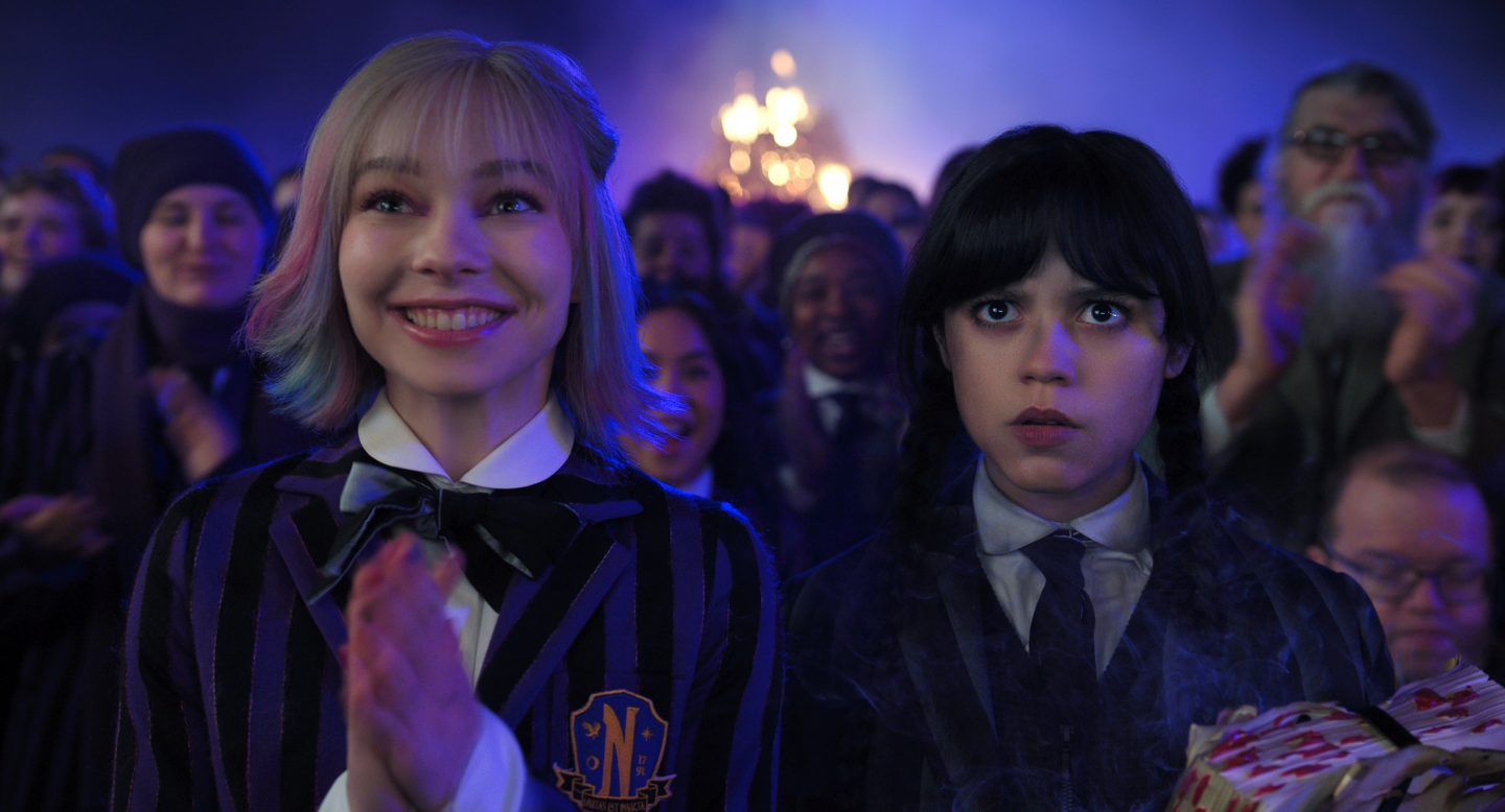 Wednesday Staffel 2 in der Kritik: Ein düsteres Comeback mit Schwächen Wednesday n S2 E1 00 49 15 04R2