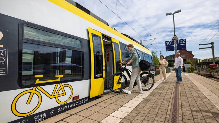 ÖPNV-Ausbau in Baden-Württemberg: Bürger fordern mehr Bus und Bahn