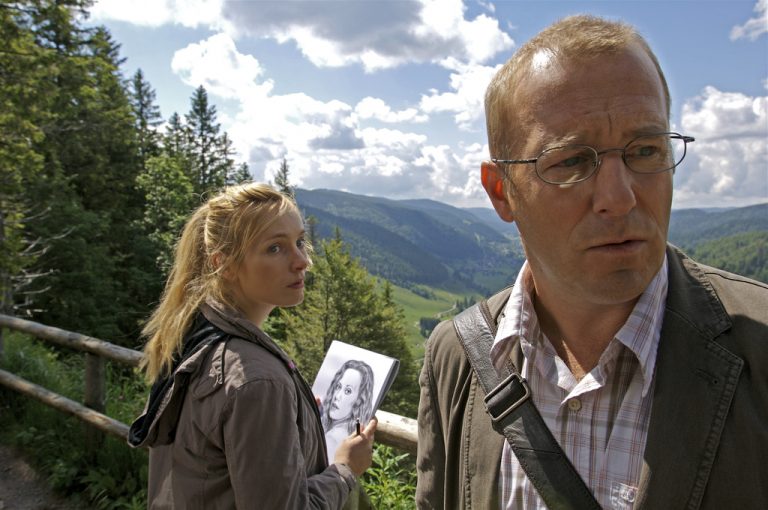 TV-Tipp heute: „Die Toten vom Schwarzwald“ Heino Ferch kämpft gegen Schweigen, Mythen und einen Mord im Hölltal