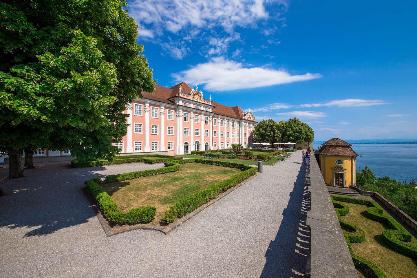 Die Bucket-List für den perfekten Bodensee-Urlaub: Diese 5 magischen Orte müssen Sie 2025 erleben themen natur bodenseegaerten natur gaerten neues schloss meersburg