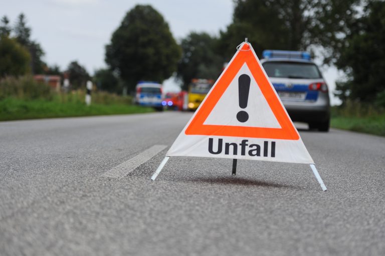 Tragische Bilanz auf Baden-Württembergs Straßen: Weniger Unfälle, aber deutlich mehr Verkehrstote